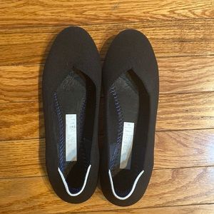 Rothy’s black flat size 8.5. Barely ever worn! NO INSOLE!